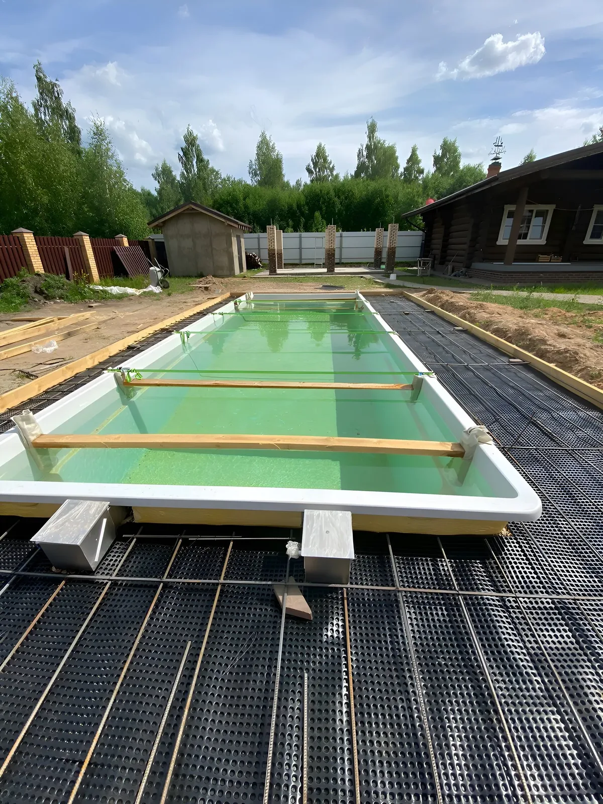 Laguna 9 — вечернее освещение в Волжском